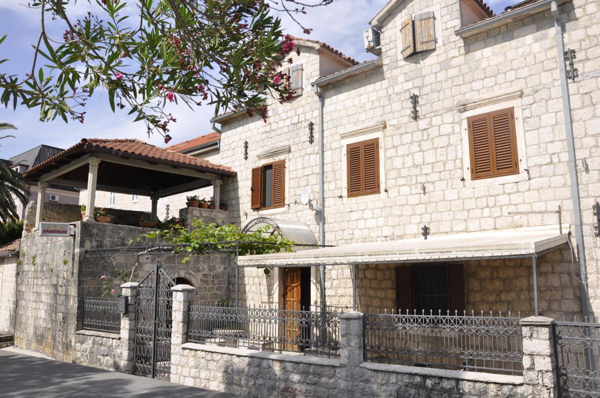 Apartments Vujosevic Cattaro Esterno foto